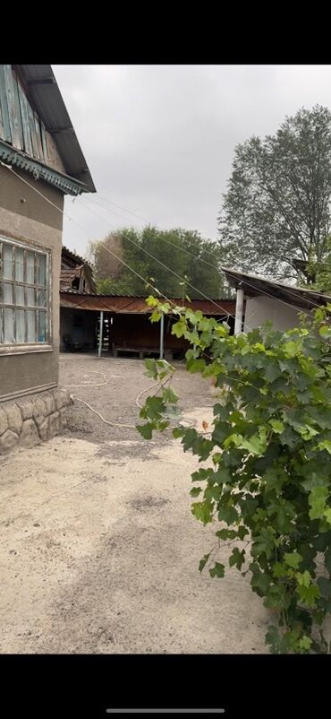 бишкек продаю дом село ак босого: Дом, 79 м², 5 комнат, Собственник, Старый ремонт