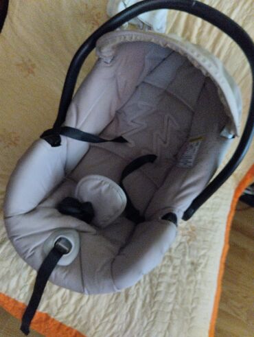 Car Seats & Baby Carriers: Jaje sediste ili nosiljka od 0-13kg
U odlicnom stanju