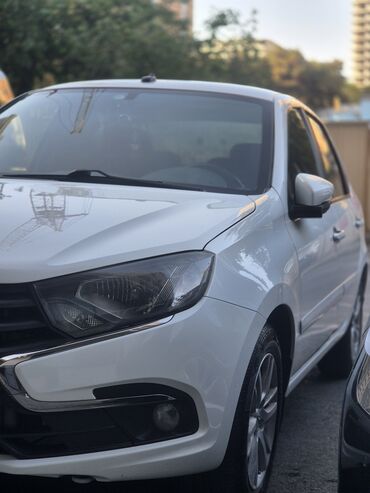 VAZ (LADA): Barter de var Lada Granta modelinin bu ağ rəngli sedanı dörd qapıya və — 6