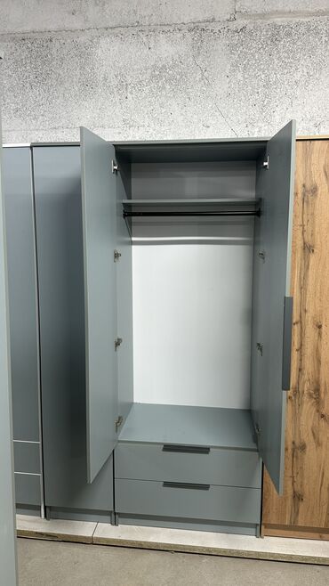 Шкафы для одежды: Качество на первом месте! Прослужит вам долгие годы! Трехдверный шкаф — 22