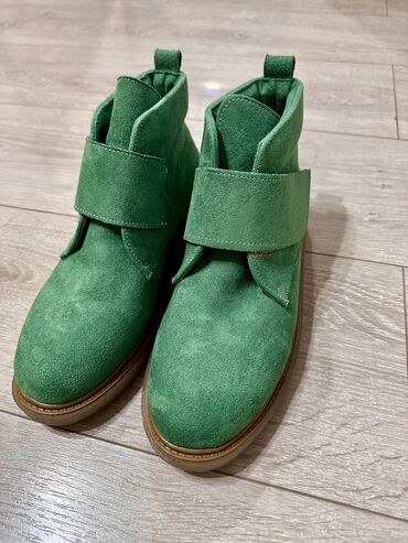 зеленый замшевый туфли: Замшевые ботинки! Внутри утепленные на весну-осень. Очень удобные