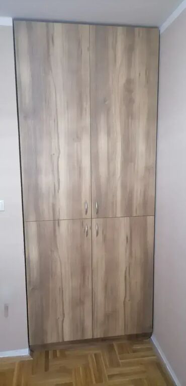 Ormari: Ormar 41 📌 Specifikacije: Materijal: Univer ploča Debljina: 18 mm — 10