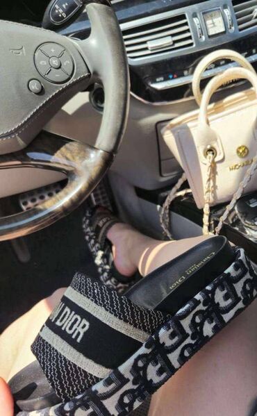 Papuče: Modne papuče, Dior, 41 na lalafo.rs Papuče: Modne papuče, Dior, 41