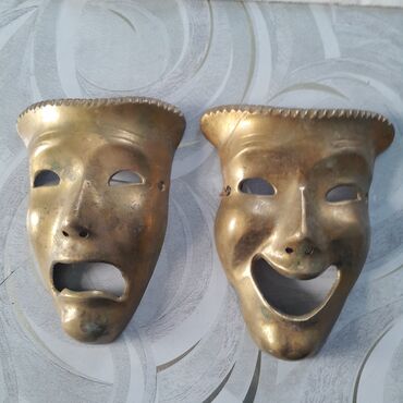 ваза стеклянная прозрачная высокая без узора: Latun maskalar.
Dekorativ səhnə üçün