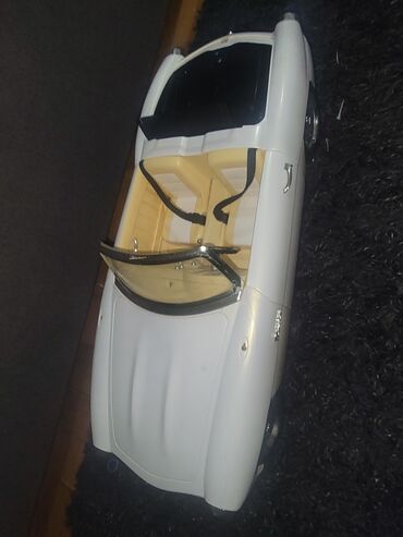 Figurice i makete: Veliki maketni/kolekcionarski kabriolet – bela oldtajmer — 1