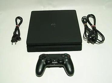 PS4 (Sony Playstation 4): U ponudi je Sony PlayStation 4.
Konzola je najnoviji SLIM model — 8