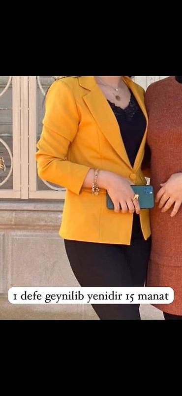 Üst geyimi: Qadın üçün sarı rəngdə klassik blazer - Model: qısa kəsim, tək sıralı — 1