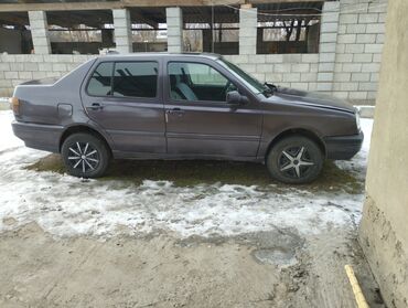 Volkswagen: Volkswagen Vento: 1992 г., 1.8 л, Механика, Бензин, Седан