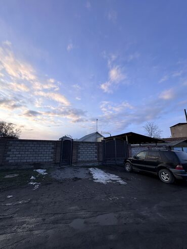 продажа домов в городе бишкек: 50 м², 3 комнаты, Старый ремонт С мебелью