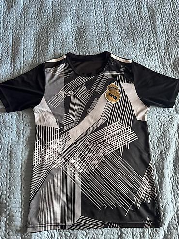 koynek bicimleri: Real Madrid Özəl Tasarım Benzema forması — 1