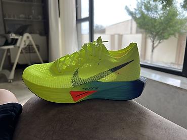 bot kar: Nike ZoomX Vaporfly Next% 3 (Fast Pack renk modeli). 36,5 ölçü — 3
