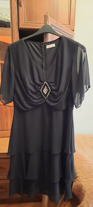 женские платья из вискозы: Brend: VALS Bədən ölçüsü: 44 (etiketdə göstərilib) Rəng: qara Təsvir