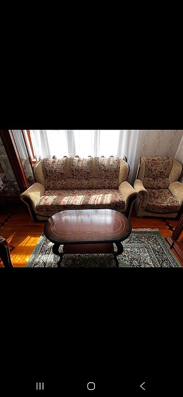 salon divan: Klassik üslubda qonaq otağı mebelləri dəsti - Vitrin şkafları: 1 iri — 2