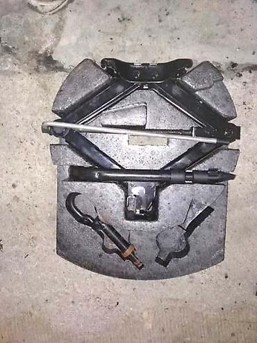 REZERVNI TOCAK I OPREMA ZA FORD MONDEO, S-MAX | Oprema iz gepeka