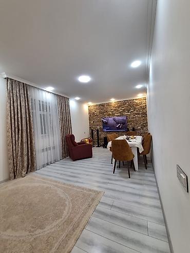 bileceri kiraye evler: 5 otaqlı mənzil – geniş və işıqlı - Zal: Mərmərə bənzər dekorativ — 1