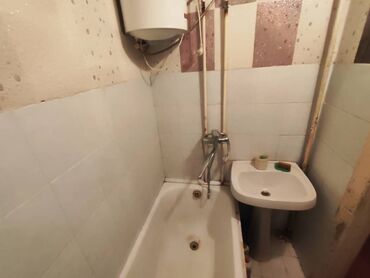 жк малина купить квартиру: 1 бөлмө, 63 кв. м, 103-серия, 1 кабат, Эски ремонт