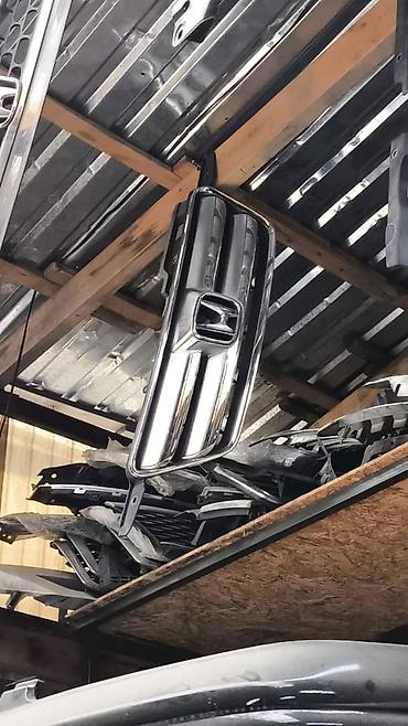 Решётка радиатора Honda (оригинальный дизайн с центральным логотипом