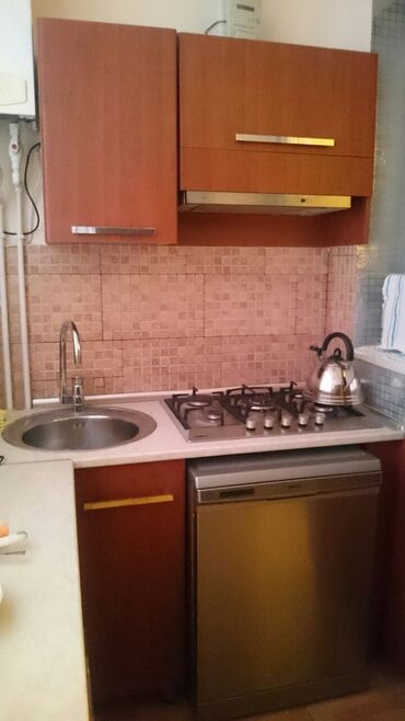 Otaqların uzunmüddətli kirayəsi: Studio tipli, tam mebelləşdirilmiş otaq və mətbəx dəsti. - Otaq — 17