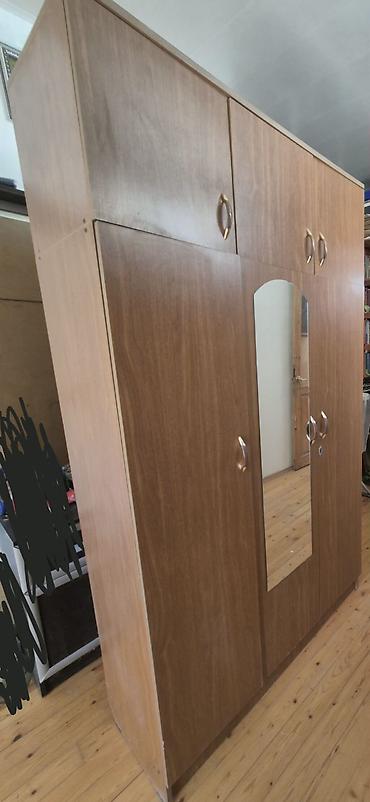 dolab skaf: 3 qapili, güzgülü paltar skafı Yaxsi veziyyetdedi (evdə yer — 1