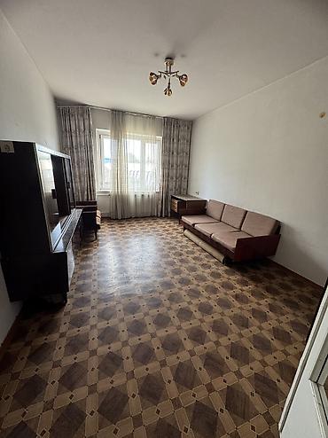 продаю однокомнатные квартиры: 1 комната, 38 м², 105 серия, 2 этаж, Старый ремонт — 2
