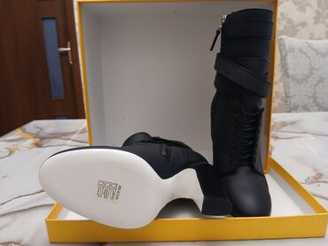 Botinka və botilyonlar: Fendi, Ölçü: 36, rəng - Qara, Yeni — 5
