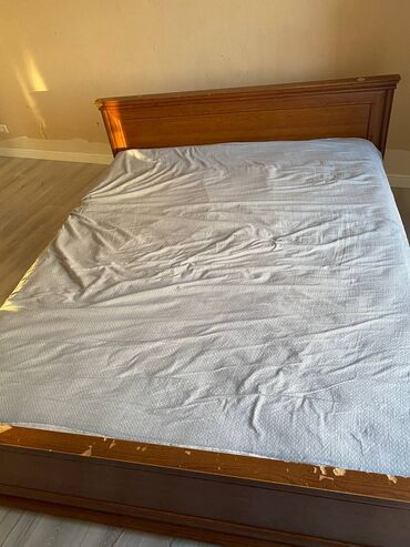 продам двухспальную кровать: Двуспальная Кровать, Б/у