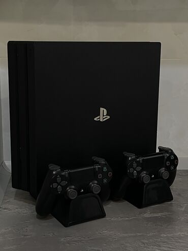 PS4 (Sony PlayStation 4): Продаю PlayStation 4 PRO Работает отлично, без никаких дефектов Есть