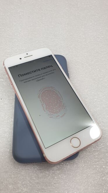 сотовый телефон honor: IPhone 7, Б/у, 128 ГБ, Золотой, Чехол, 70 %
