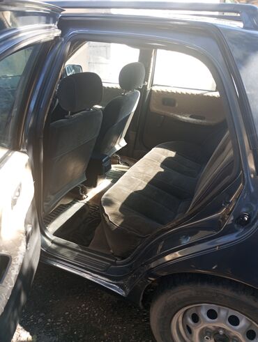 Nissan: Nissan Almera: 1991 г., 1.6 л, Механика, Бензин, Седан