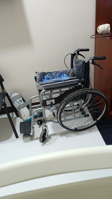 Биотуалеты для людей с инвалидностью: Инвалидные кресла-туалеты на колесах (несколько комплектов и — 11