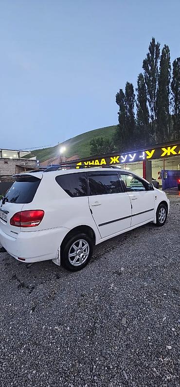 coroll: Toyota Avensis Verso: 2001 г., 2 л, Механика, Бензин, Минивэн — 3