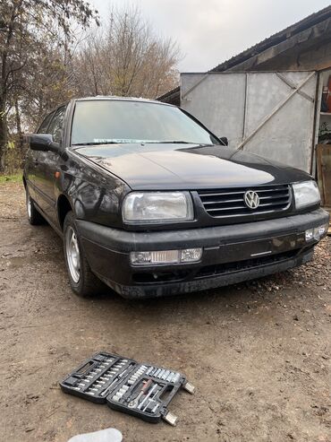 Volkswagen: Volkswagen Vento: 1992 г., 1.8 л, Механика, Бензин, Седан