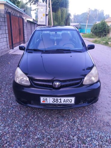Toyota: Toyota Vitz / Platz / Yaris / Echo: 2003 г., 1.5 л, Механика, Бензин, Седан