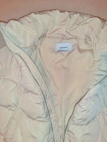 кожа куртка: Женская куртка Stradivarius, L (EU 40), цвет - Бежевый
