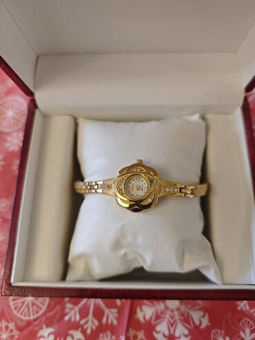 Qol saatları: Hədiyyəlik Qadın qol saatı – qızılı rəng, daş bəzəkli hədiyyə qabında — 1