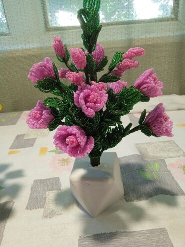 куплю комнатные цветы: Цветы из бисера Цены приемлемые Цвета, размеры другие цветы по