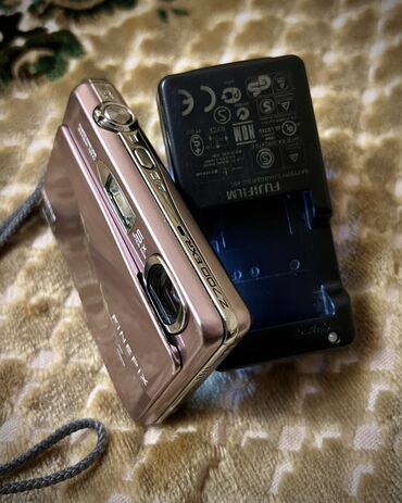 Фотоаппараты: Продам цифровые фотоаппарат фуджи розовый z700 с сенсорным экраном с