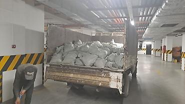 Услуги портера: Заказать Мерседес Гигант, Вывоз строй мусора, С откидным кузовом (самосвал) — 8