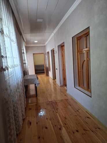 Uzunmüddətli kirayə mənzillər: Mebel və texnika ilə təchiz olunmuş geniş ev. - Plan: uzun geniş — 2