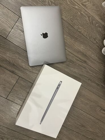 Apple MacBook: Apple MacBook, 13.3 ", Apple M1, 256 GB — 1