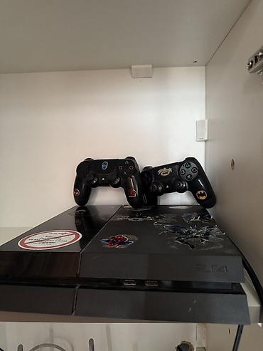 Видеоигры и приставки: PlayStation 4 (PS4) oyun konsolu – 2 ədəd DualShock 4 oyun pulti ilə — 1