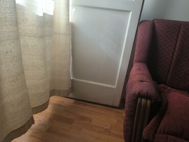 stare fotelje: Bоја - Crvena, Upotrebljenо