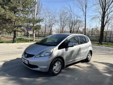 Honda: Honda Fit: 2009 г., 1.3 л, Вариатор, Бензин, Седан