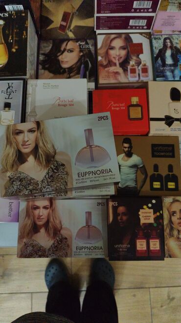 Parfemi: Setovi parfema – razne mirisne kolekcije (ženski i muški) cena za — 8