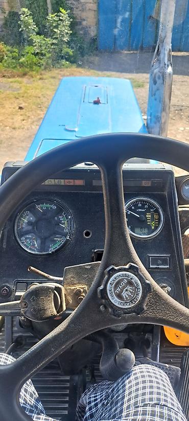 Traktorlar: Belarus MTZ 821 traktor - Rəng: mavi, kabinli - 4x4 (ön aparıcı — 10