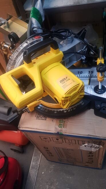 буфет на кухню: Тарцовочная пила
Мощность 2000 Вт 5000 об/мин
Диаметр диска 255