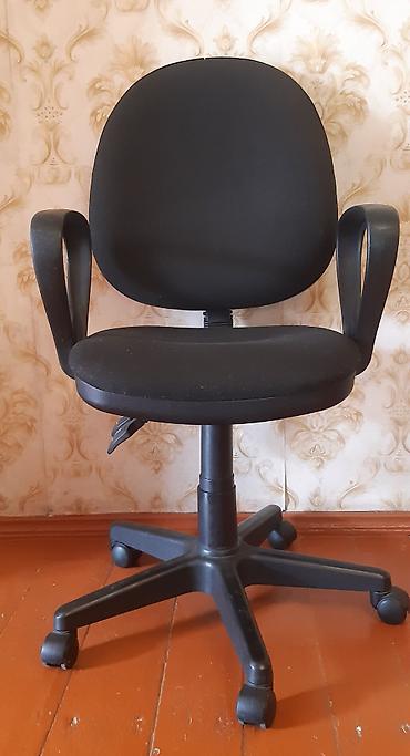 ev mebel: Ofis kreslosu – qara rəng - Korpus: plastik baza və 5 təkərli ulduz — 1