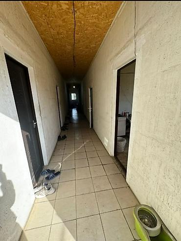 Продажа коттеджей и домов: Продаётся жилой дом с ограждённым двором. - Кирпичный/блочный участок — 3