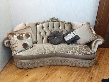 Divan və kreslo dəstləri: Divan, İşlənmiş, Açılmayan, Bazasız, Parça, Çatdırılma yoxdur