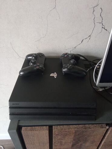 PS4 (Sony PlayStation 4): Продаю Sony playstation 4 pro паметь 2tb сохранилось коробка ищё